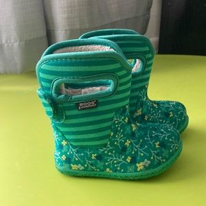 Toddler Girl Bogs!